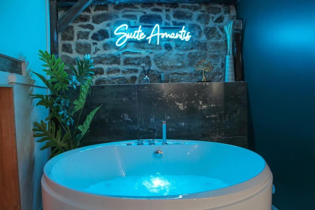 Suite Luxueuse Jacuzzi Suite Amantis By Noma Saint-Chamond Εξωτερικό φωτογραφία