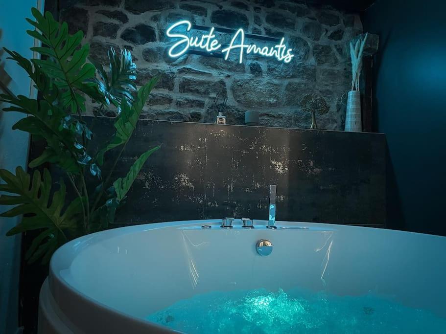 Suite Luxueuse Jacuzzi Suite Amantis By Noma Saint-Chamond Εξωτερικό φωτογραφία